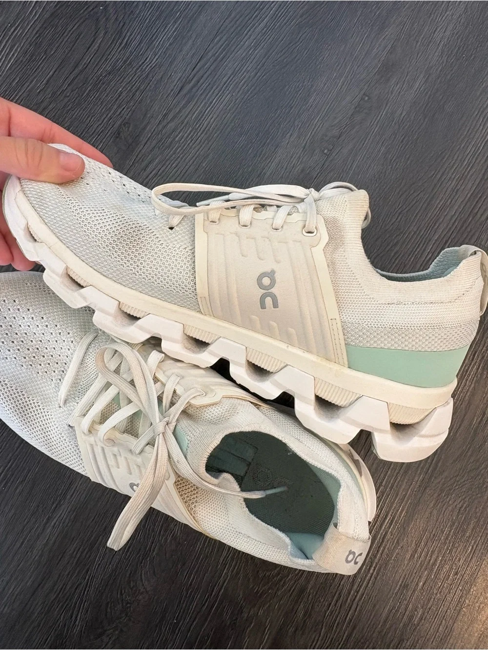 On Running Cloud Running Shoe in White with Mint Accents women’s 10.5 - Picture 8 of 15